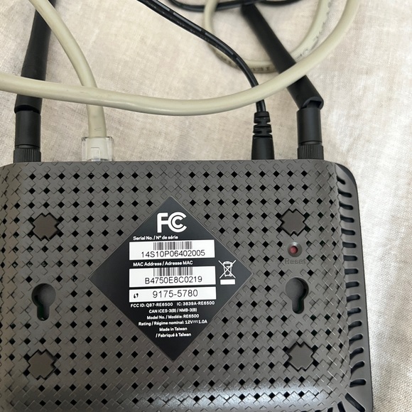 WIFI Linksys extender - Picture 2 of 2